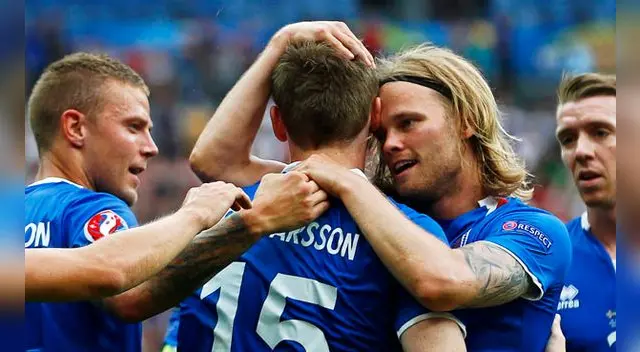 Islandia celebra su pase a octavos Islandia celebra su pase a octavos