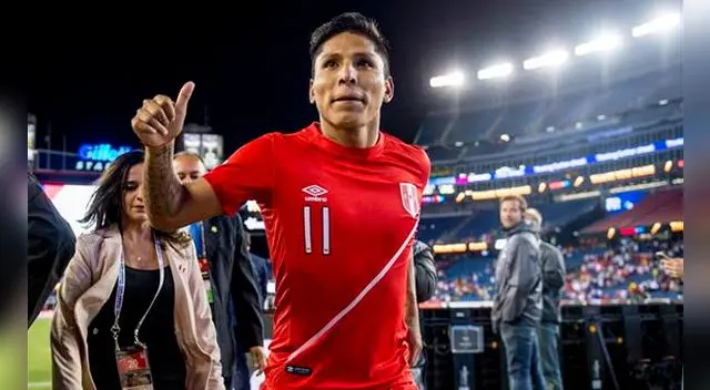 Raúl Ruidíaz sale triunfal tras el triunfo 1-0 de Perú ante Brasil en Copa América. Raúl Ruidíaz sale triunfal tras el triunfo 1-0 de Perú ante Brasil en Copa América.