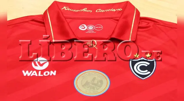 Así es la espectacular camiseta que lucirá Ronaldinho en Cienciano. Así es la espectacular camiseta que lucirá Ronaldinho en Cienciano.
