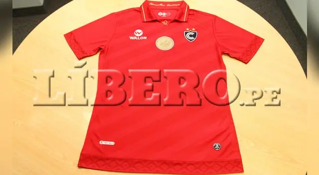 Así es la espectacular camiseta que lucirá Ronaldinho en Cienciano. Así es la espectacular camiseta que lucirá Ronaldinho en Cienciano.