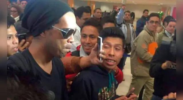 Ronaldinho ya estaría en Lima y en las próximas horas partiría hacia el Cusco Ronaldinho ya estaría en Lima y en las próximas horas partiría hacia el Cusco