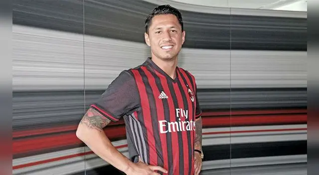 Gianluca Lapadula fue recibido como héroe en Milán y hasta le pusieron la “10”. Gianluca Lapadula fue recibido como héroe en Milán y hasta le pusieron la “10”.