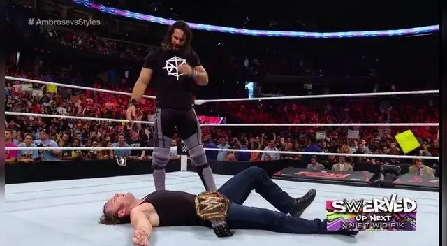 Ambrose recibió un pedigree al final de la lucha Ambrose recibió un pedigree al final de la lucha