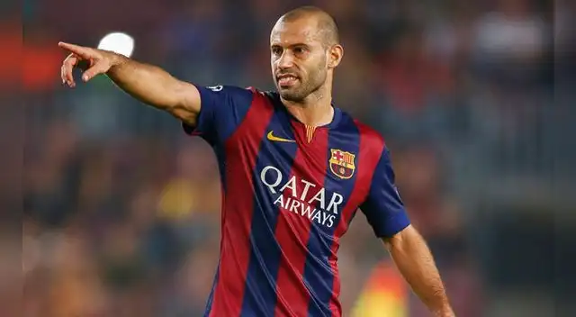 Javier Mascherano da una indicación en un partido del Barcelona en 2014.