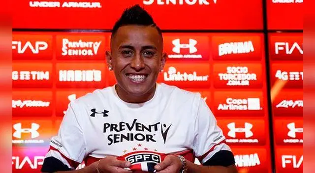 Christian Cueva durante su presentación en el Sao Paulo.