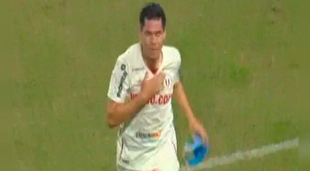 Hernán Rengifo celebra su gol a Municipal.
