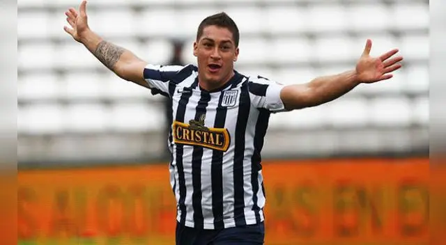 Walter Ibáñez celebra un gol con Alianza Lima en 2014.