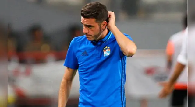 Mariano Soso se lamenta durante un partido de Sporting Cristal. Mariano Soso se lamenta durante un partido de Sporting Cristal.