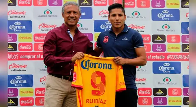 Raúl Ruidíaz durante su presentación en el Monarcas Morelia.