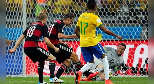 Miroslav Klose anotaba su gol 16 en Mundiales y superaba a Ronaldo como máximo artillero. 