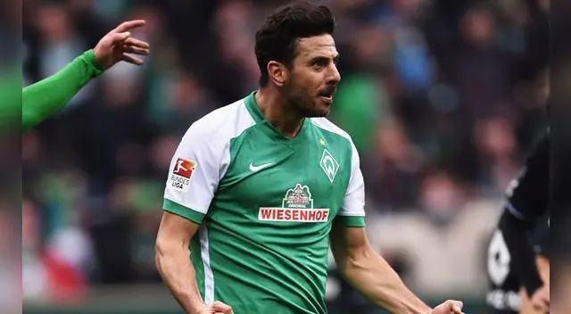 Claudio Pizarro jugaría su última temporada en el Werder Bremen. Claudio Pizarro jugaría su última temporada en el Werder Bremen.