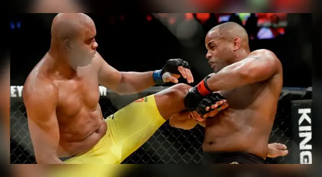Daniel Cormier y su victoria agónica sobre Anderson Silva en octágono desde Las Vegas Daniel Cormier y su victoria agónica sobre Anderson Silva en octágono desde Las Vegas