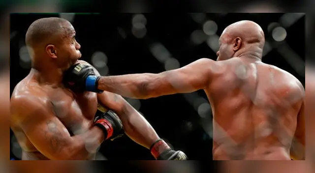 Daniel Cormier y su victoria agónica sobre Anderson Silva en octágono desde Las Vegas Daniel Cormier y su victoria agónica sobre Anderson Silva en octágono desde Las Vegas