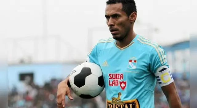 Sporting Cristal: Carlos Lobatón salió furioso del Gallardo por insultos de la barra. Sporting Cristal: Carlos Lobatón salió furioso del Gallardo por insultos de la barra.