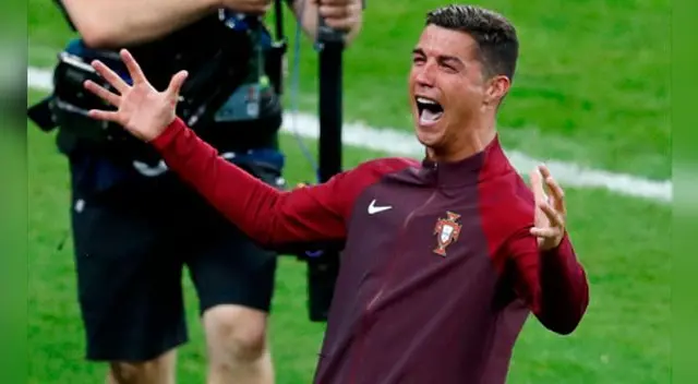 Cristiano Ronaldo celebra el título de la Eurocopa. Cristiano Ronaldo celebra el título de la Eurocopa.
