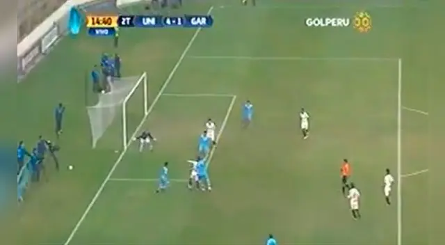 Édison Flores anota su gol a Real Garcilaso.