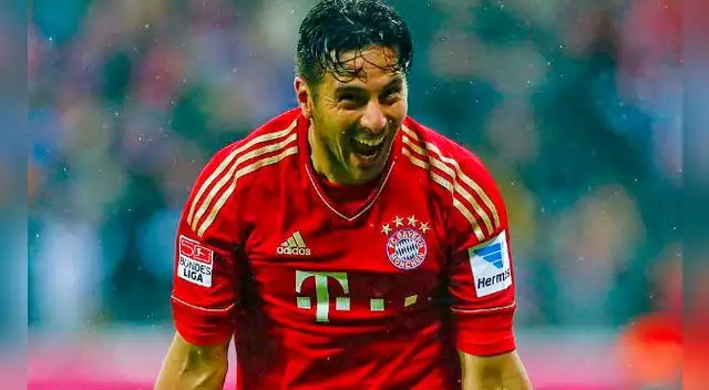 Claudio Pizarro recibe emotivo homenaje del Bayern Múnich Claudio Pizarro recibe emotivo homenaje del Bayern Múnich