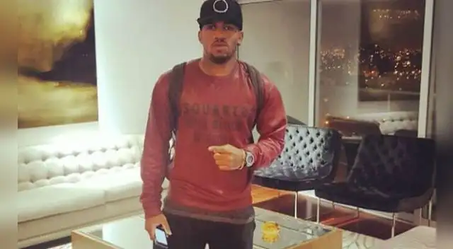 Jefferson Farfán viajó a Dubái para definir su situación con el Al-Jazira.