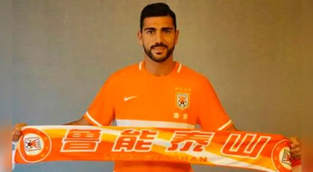 Graziano Pellè en su presentación en el Shandong Luneng. Graziano Pellè en su presentación en el Shandong Luneng.
