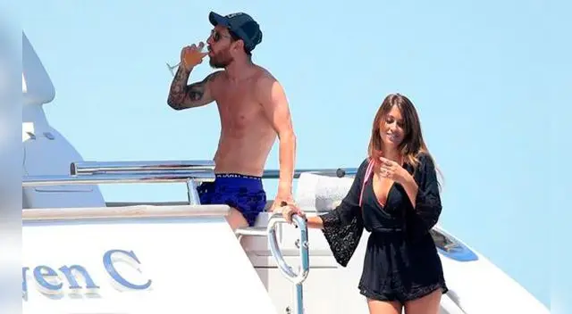 Lionel Messi: las nuevas y sensuales fotografías de Antonella Roccuzzo en Ibiza. Lionel Messi: las nuevas y sensuales fotografías de Antonella Roccuzzo en Ibiza.