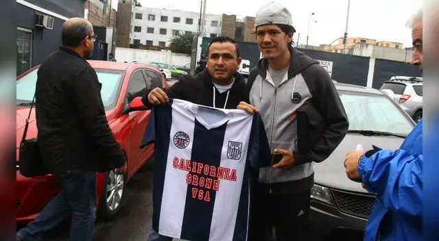 Alianza Lima: Óscar Vílchez decidió no renovar porque no lo dejan emigrar. Alianza Lima: Óscar Vílchez decidió no renovar porque no lo dejan emigrar.