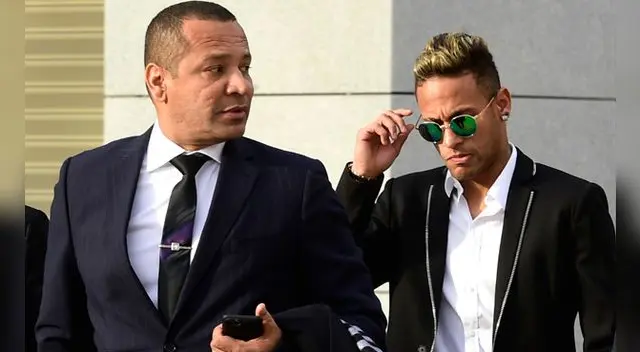 Neymar y su padre salen de un juzgado de Barcelona. Neymar y su padre salen de un juzgado de Barcelona.