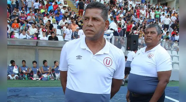 José Luis Carranza, parado en la zona técnica en el clásico "U"-Cristal. José Luis Carranza, parado en la zona técnica en el clásico "U"-Cristal.