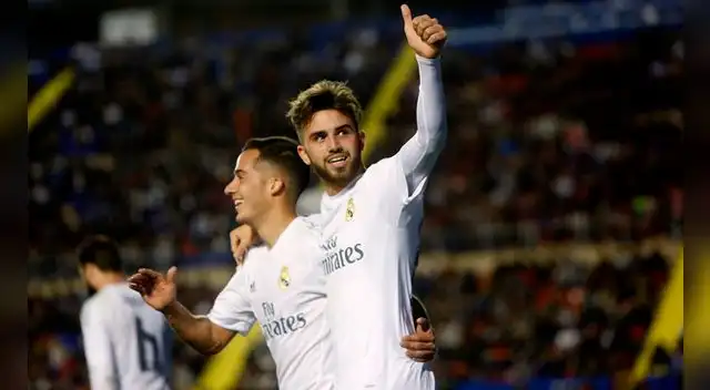Borja Mayoral celebra un gol del Real Madrid con Lucas Vázquez. Borja Mayoral celebra un gol del Real Madrid con Lucas Vázquez.