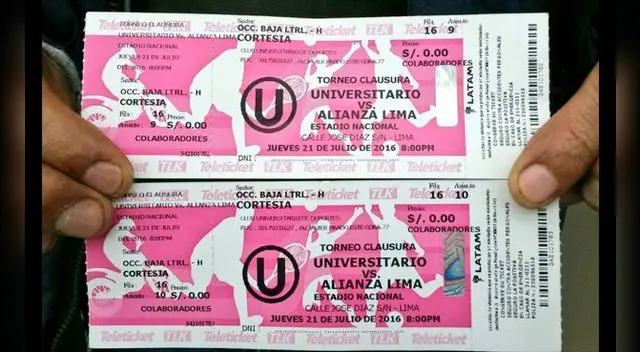 Las entradas puestas a la venta por los revendedores a las afueras del Estadio Nacional. Las entradas puestas a la venta por los revendedores a las afueras del Estadio Nacional.