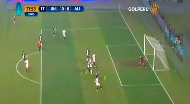 Andy Polo remata pifiado ante Forsyth.
