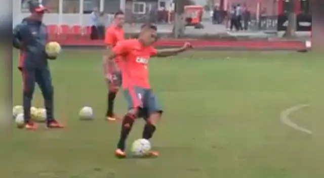 Paolo Guerrero fue retado por compañeros del ‘Mengao’ y este fue el resultado Paolo Guerrero fue retado por compañeros del ‘Mengao’ y este fue el resultado