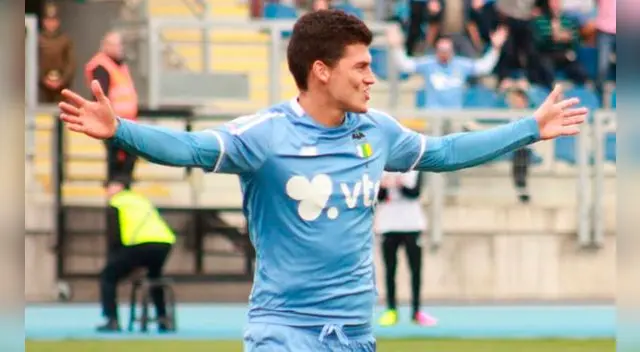 Iván Bulos celebra un gol ante Rangers por Copa Chile.