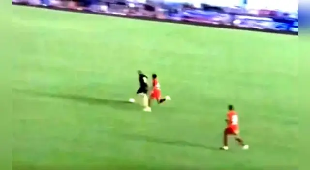 Selección Peruana: Alexander Callens no pudo frenar al 'Niño' Torres en un contragolpe | VIDEO. Selección Peruana: Alexander Callens no pudo frenar al 'Niño' Torres en un contragolpe | VIDEO.