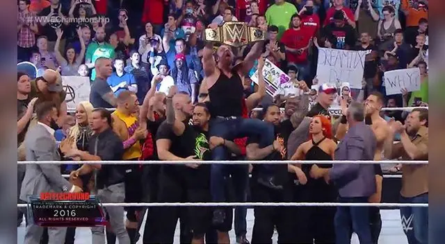 Dean Ambrose retiene el campeonato de la WWE ante sus ex compañeros Dean Ambrose retiene el campeonato de la WWE ante sus ex compañeros