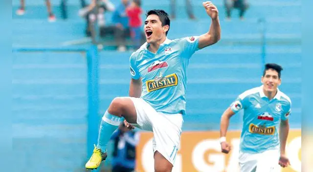Irven Ávila celebra uno de sus goles a UTC.