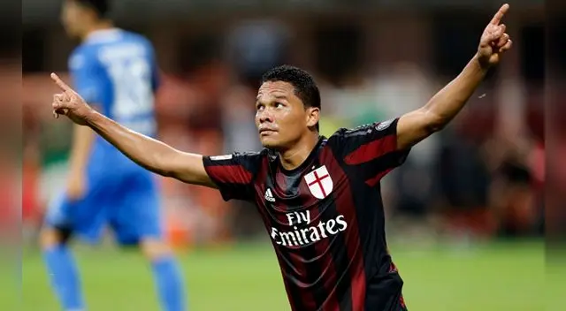 Carlos Bacca celebra un gol al Empoli.