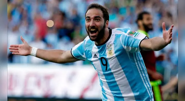 Gonzalo Higuaín celebra un gol a Venezuela en la Copa América Centenario. Gonzalo Higuaín celebra un gol a Venezuela en la Copa América Centenario.