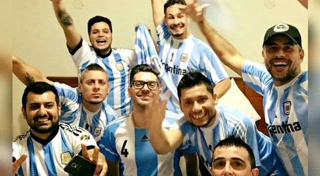 Al ritmo de su hit de moda, argentinos le hacen pedido a la 'Pulga' y alistan gran concierto. Al ritmo de su hit de moda, argentinos le hacen pedido a la 'Pulga' y alistan gran concierto.