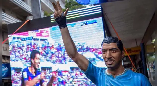 Luis Suárez: construyen estatua del 'Pistolero' en su pueblo natal.
