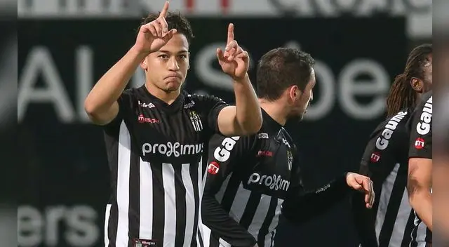 Cristian Benavente celebra un gol con Sporting Charleroi.