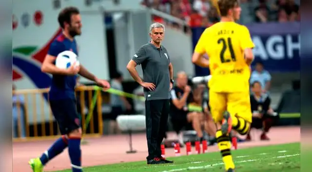 José Mourinho durante el amistoso Manchester United-Borussia Dortmund en China. José Mourinho durante el amistoso Manchester United-Borussia Dortmund en China.