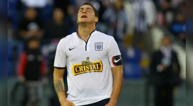 Walter Ibáñez se lamenta en un Alianza Lima-Juan Aurich en 2014. Walter Ibáñez se lamenta en un Alianza Lima-Juan Aurich en 2014.