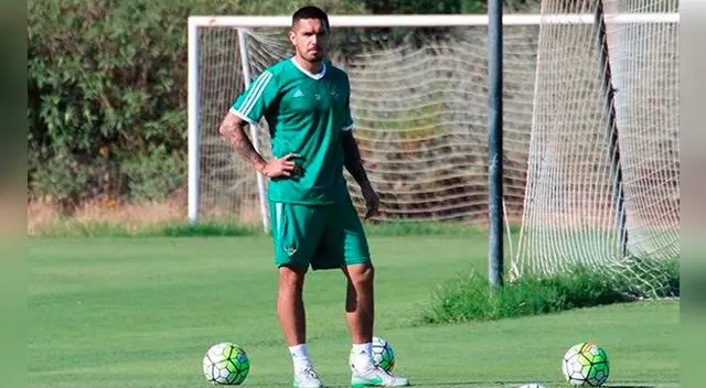 Juan Vargas durante un entrenamiento del Real Betis.