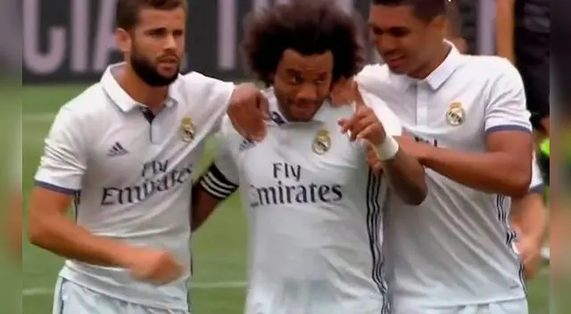 Marcelo celebra su primer gol con Nacho y Casemiro.