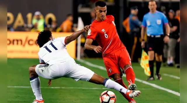 Miguel Trauco supera la marca de Juan Guillermo Cuadrado en la Copa América Centenario.