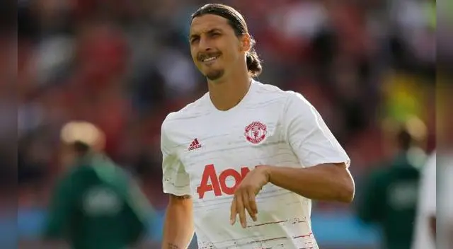 Zlatan Ibrahimovic durante el calentamiento del Manchester United-Galatasaray.