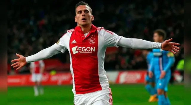 Milik celebrando un gol con el Ajax.