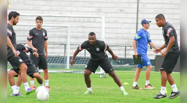 Alianza Lima: Mosquera sacó el látigo y mandó entrenar a sus jugadores a doble turno.