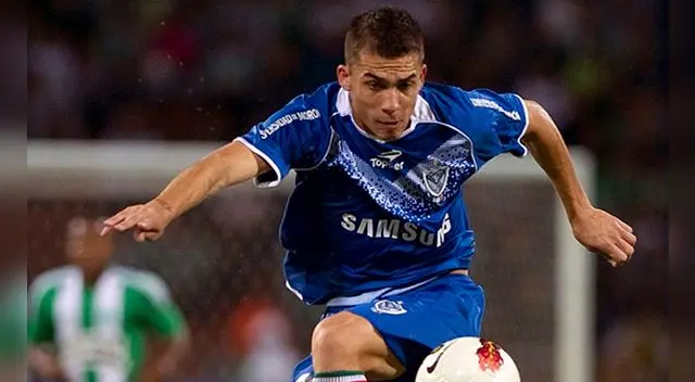 Iván Bella controla el balón durante el Vélez-Nacional por Copa Libertadores 2012. Iván Bella controla el balón durante el Vélez-Nacional por Copa Libertadores 2012.