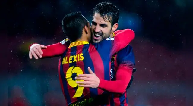 Alexis Sánchez y Cesc Fabregas celebran un gol con el Barcelona en 2014. Alexis Sánchez y Cesc Fabregas celebran un gol con el Barcelona en 2014.